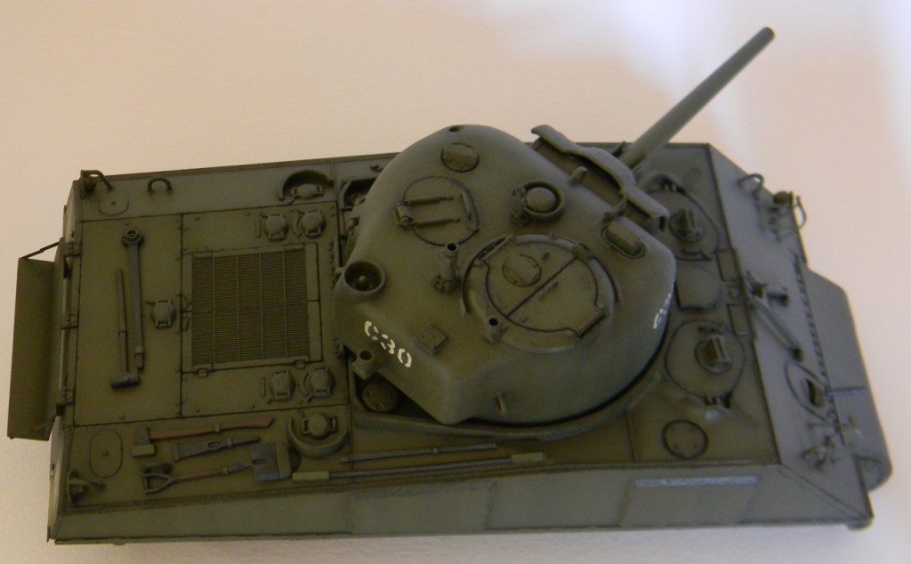 Dragon-USMC-M4A2-Sherman-Late-motor